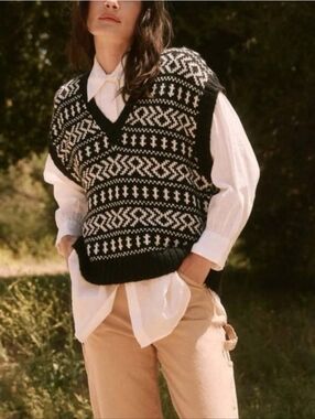 The Great V-neck Sweater Vest Geometric Fair Isle Black White Small (1)